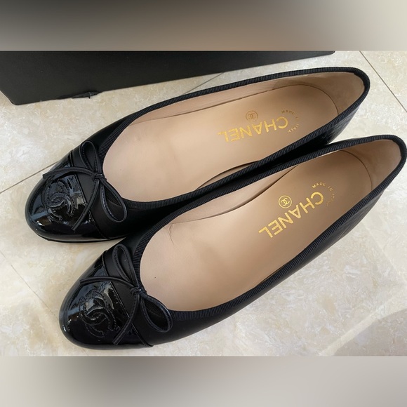 Chanel Ballet Flats Lambskin & Patent Calfskin - Picture 2 of 16